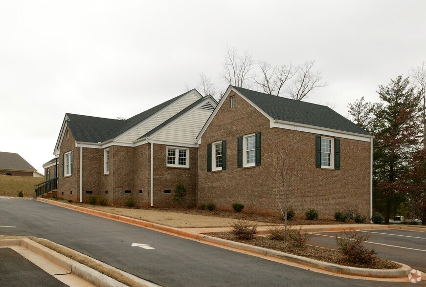 125 Pelham Commons Blvd, Greenville, SC for lease - Building Photo - Image 3 of 17