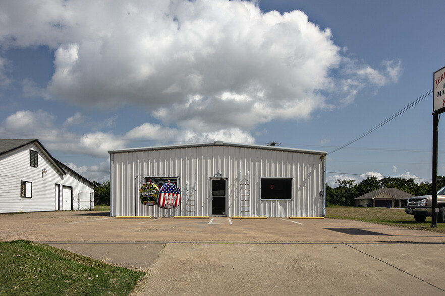 2618 W Main St, Gun Barrel City, TX for sale - Primary Photo - Image 1 of 60