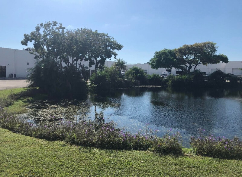 2704-2870 S Park Rd, Hallandale Beach, FL for lease - Building Photo - Image 3 of 24