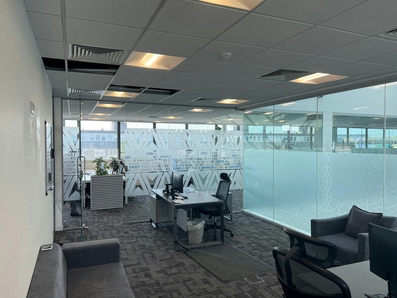 39-49 Commercial Rd, Southampton for lease - Building Photo - Image 2 of 15