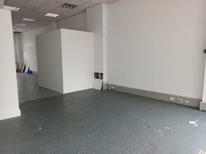 27 Paris St, Exeter for lease Interior Photo- Image 2 of 3