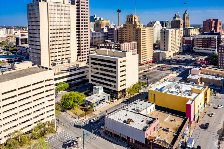 425 Soledad St, San Antonio, TX for lease - Aerial - Image 3 of 9