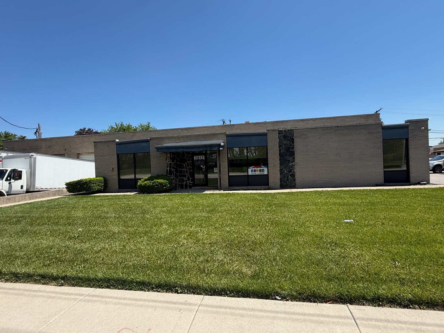 7825 S Roberts Rd, Bridgeview, IL for lease Aerial- Image 1 of 5