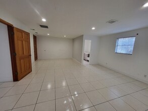 3677 Central Ave, Fort Myers, FL for lease Building Photo- Image 2 of 5