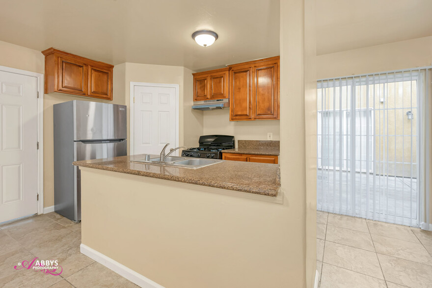 729 L St, Bakersfield, CA for sale - Building Photo - Image 3 of 12