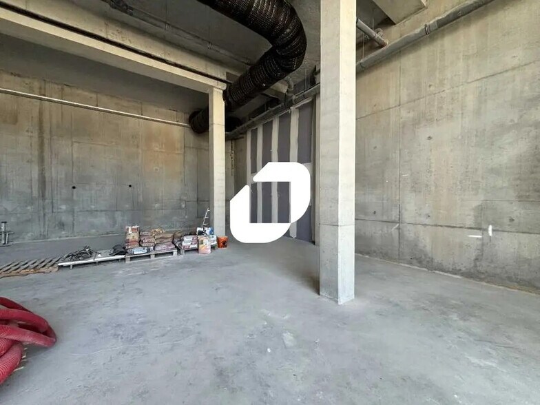 Flex in Bordeaux for sale - Interior Photo - Image 3 of 11