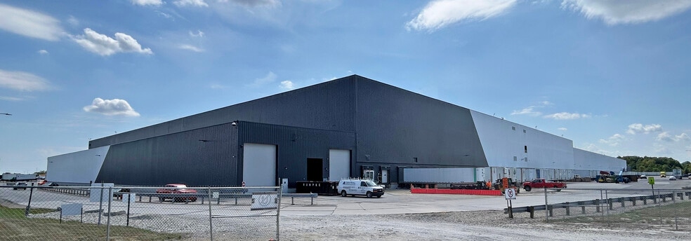 4545 Fisher Rd, Columbus, OH for lease - Building Photo - Image 2 of 8