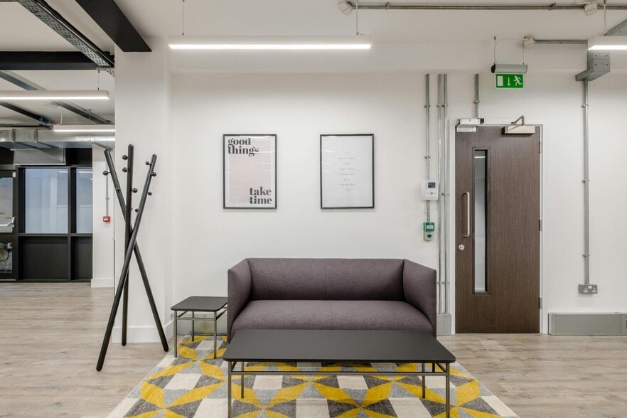 8 Rosebery Ave, London for lease - Interior Photo - Image 3 of 10