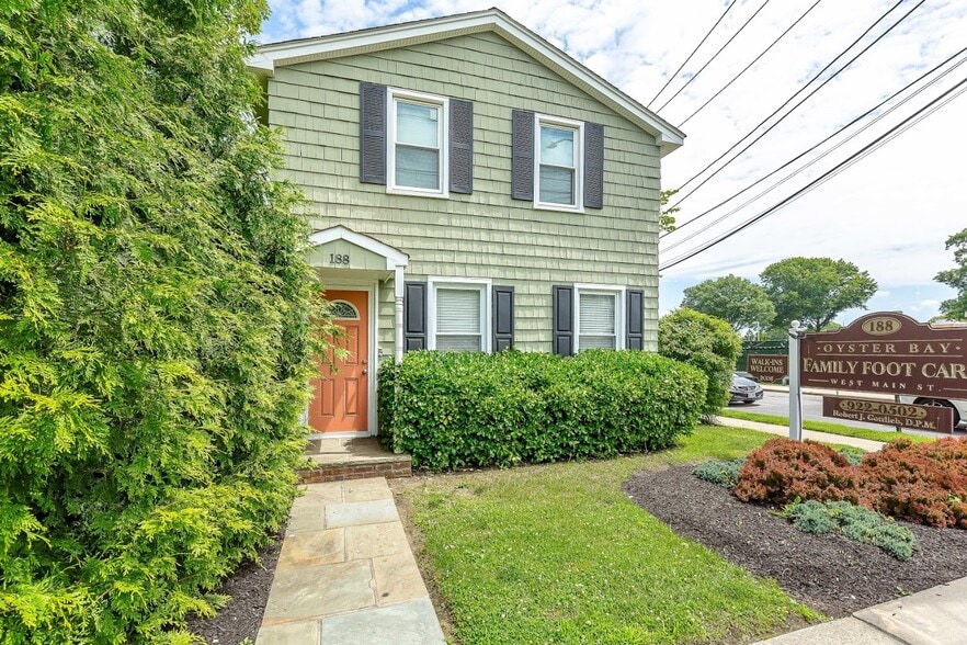 188 W Main St, Oyster Bay, NY for sale - Building Photo - Image 2 of 15