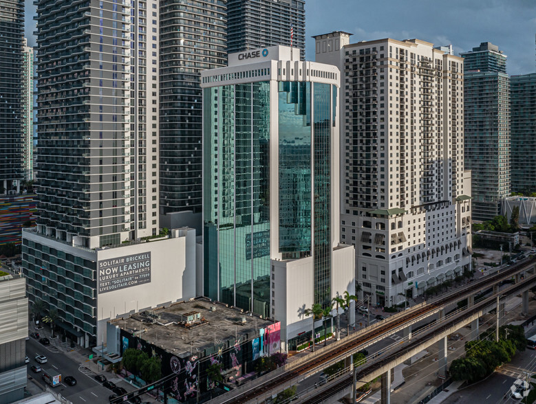 80 SW 8th St, Miami, FL for lease - Building Photo - Image 1 of 2