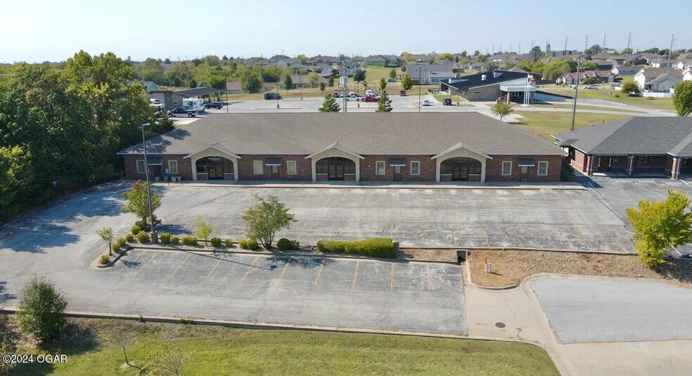 2702 Cunningham Ave, Joplin, MO for lease - Building Photo - Image 1 of 48