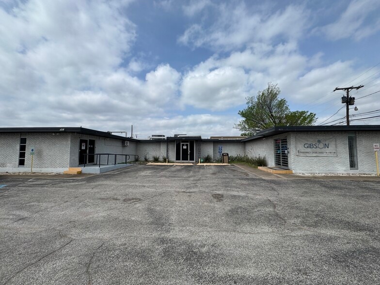 811-815 N O'Connor Rd, Irving, TX for lease - Primary Photo - Image 1 of 7