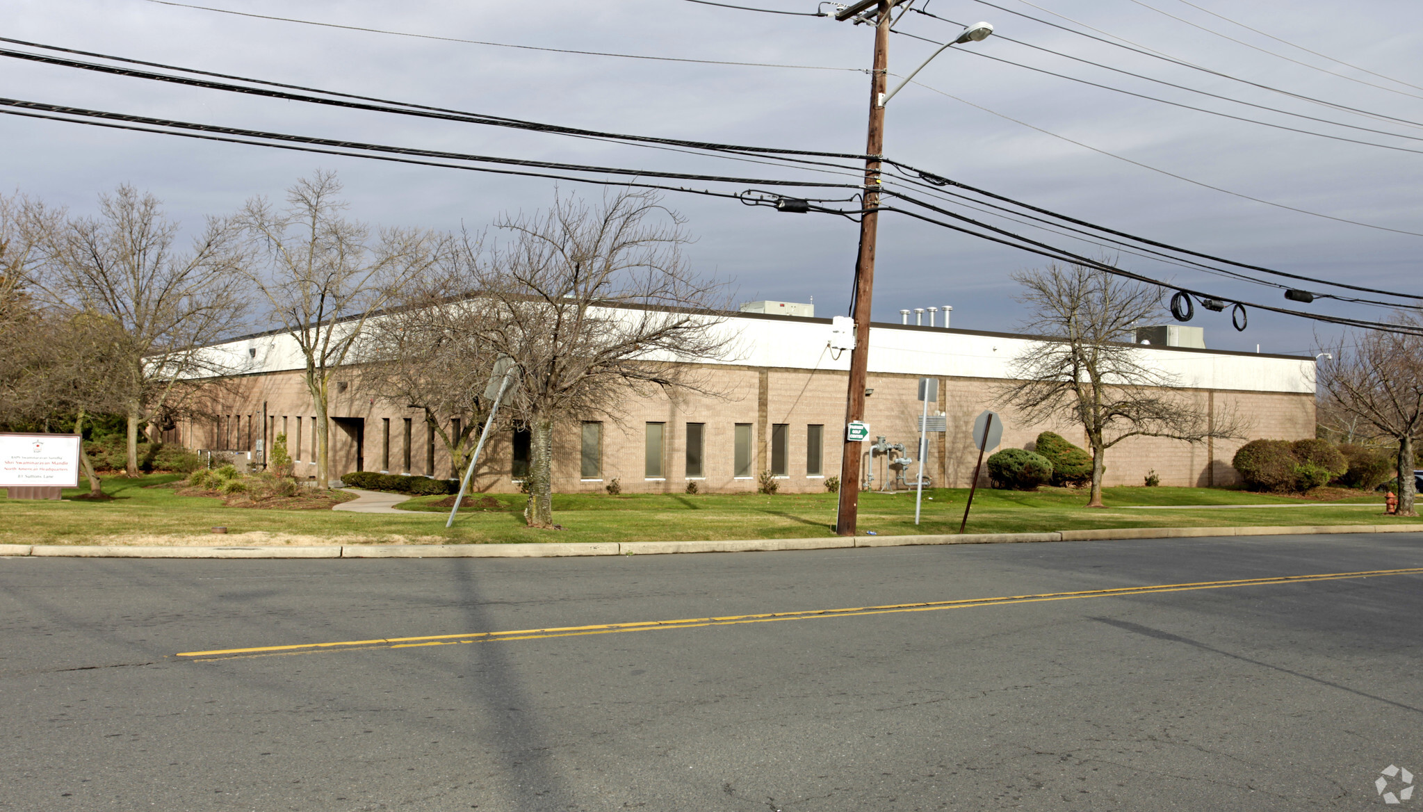 81 Suttons Ln, Piscataway, NJ for lease Primary Photo- Image 1 of 7