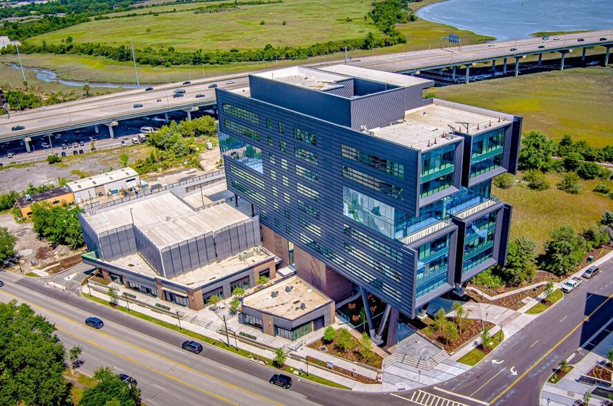 850 Morrison Dr, Charleston, SC for lease - Building Photo - Image 1 of 18