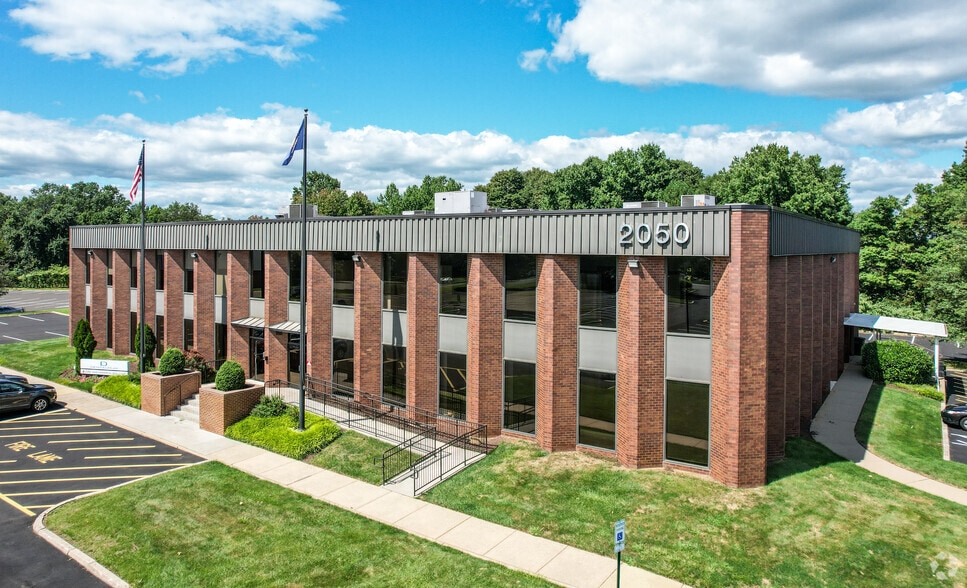 2050 Cabot Blvd W, Langhorne, PA for lease - Building Photo - Image 3 of 11