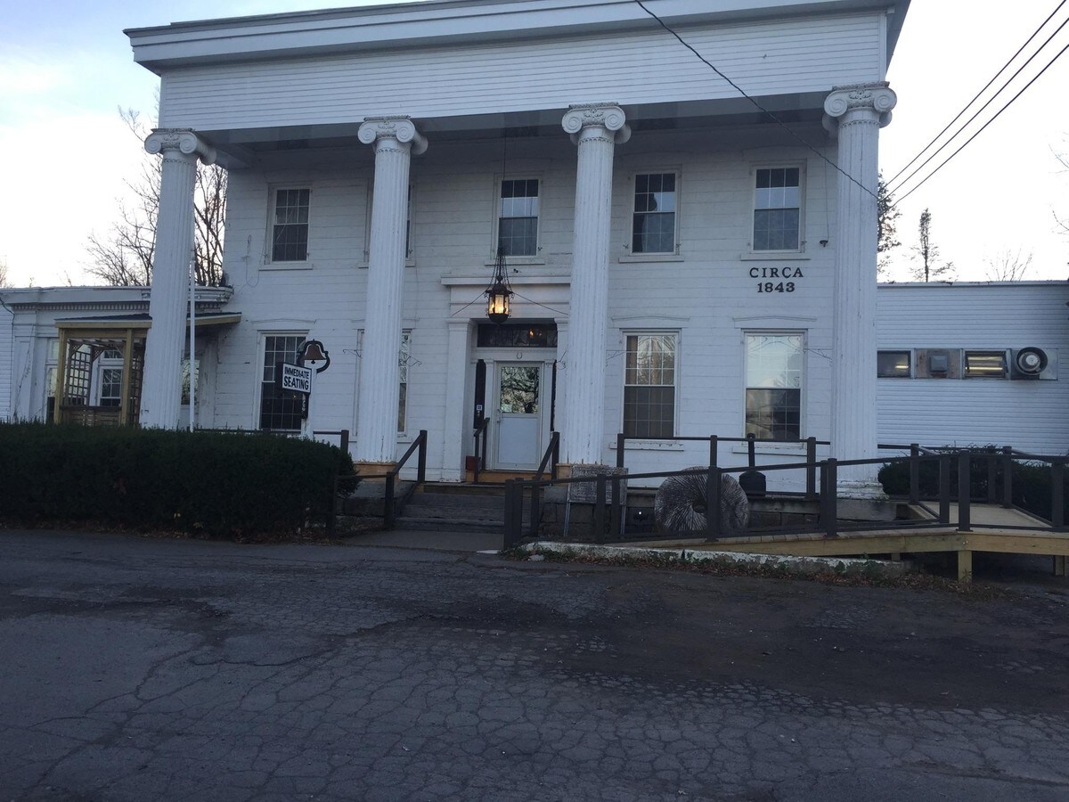 2955 Oneida St, Sauquoit, NY 13456