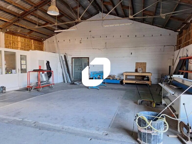 Flex in Sainte-Eulalie for lease - Building Photo - Image 3 of 7