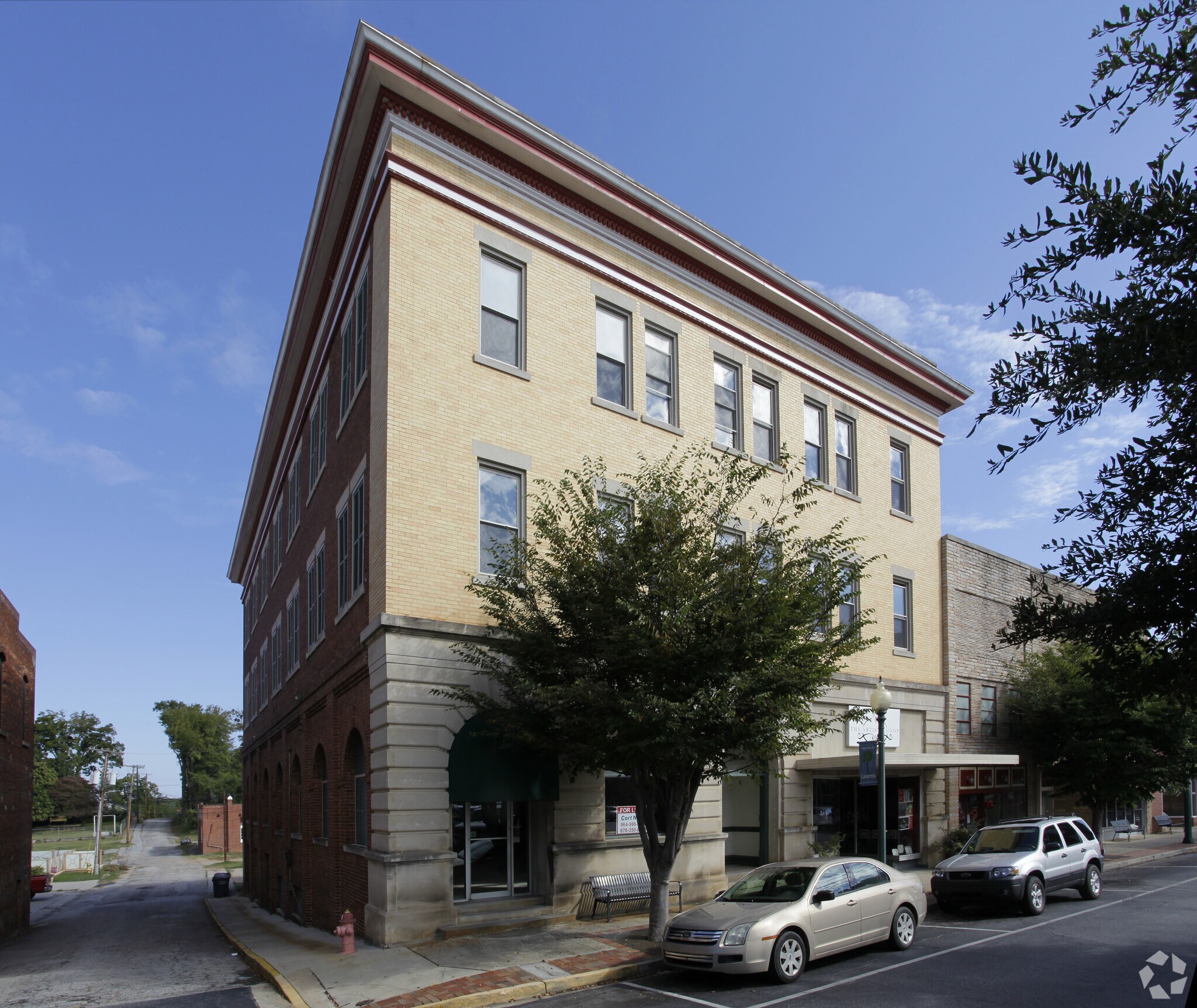 111-113 W Laurens St, Laurens, SC for sale Primary Photo- Image 1 of 1