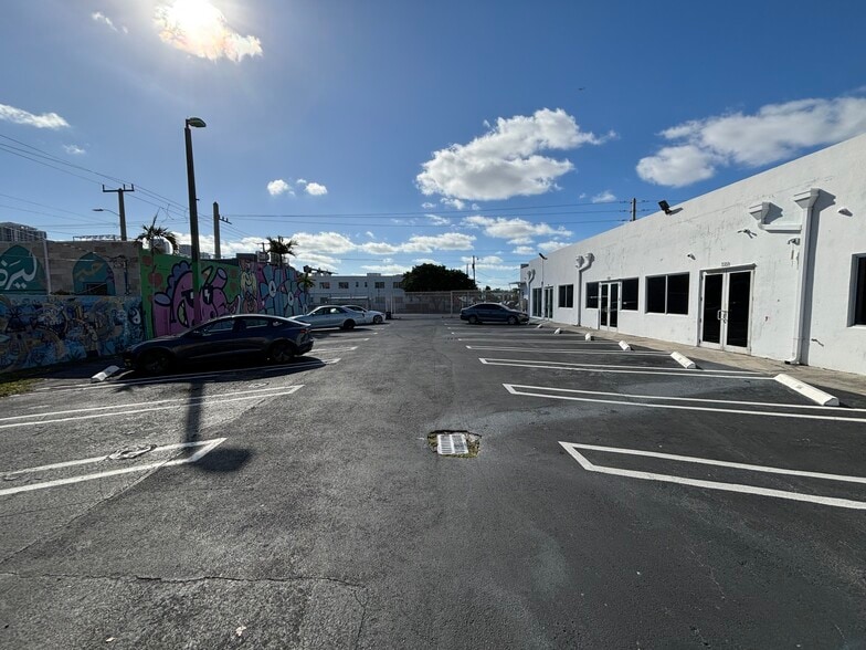 219 NW 20th St, Miami, FL for lease - Building Photo - Image 2 of 7