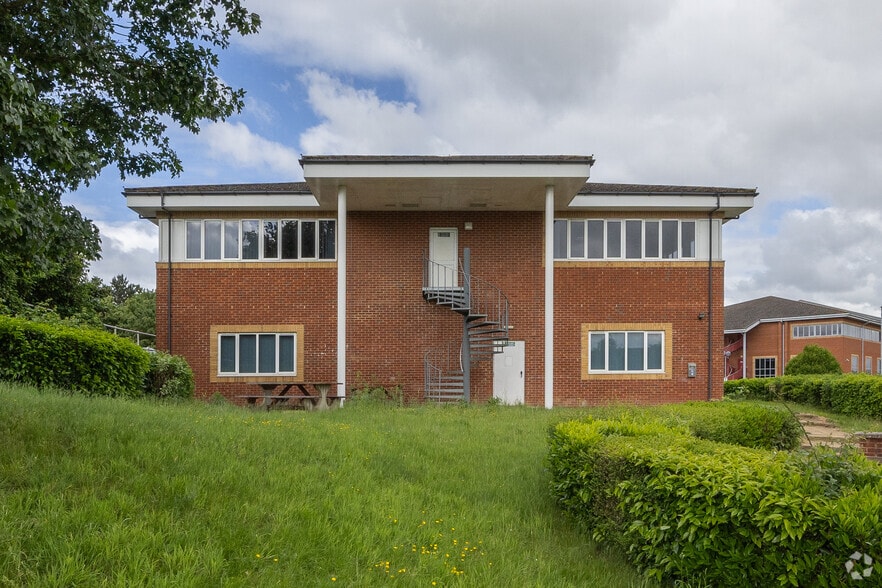 2 Crown Ct, Rushden for lease - Building Photo - Image 3 of 4