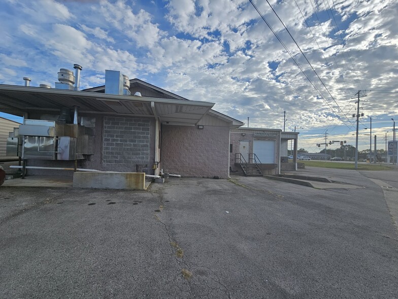 1301 N Ellington Pky, Lewisburg, TN for lease - Building Photo - Image 3 of 22