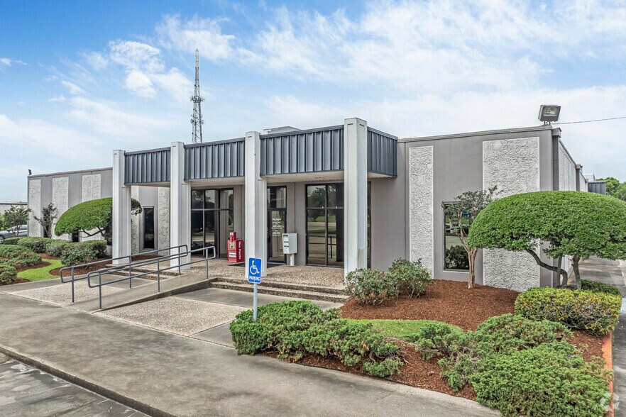 720 S Main St, Clute, TX for sale - Primary Photo - Image 1 of 1