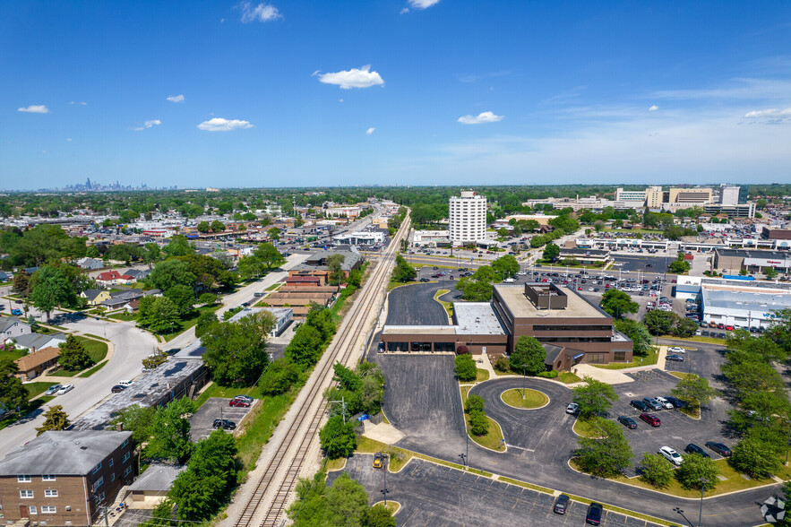 4860 95th St, Oak Lawn, IL for lease - Building Photo - Image 2 of 4