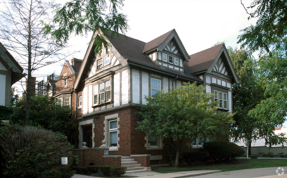 8115 E Jefferson Ave, Detroit, MI for lease - Primary Photo - Image 1 of 1