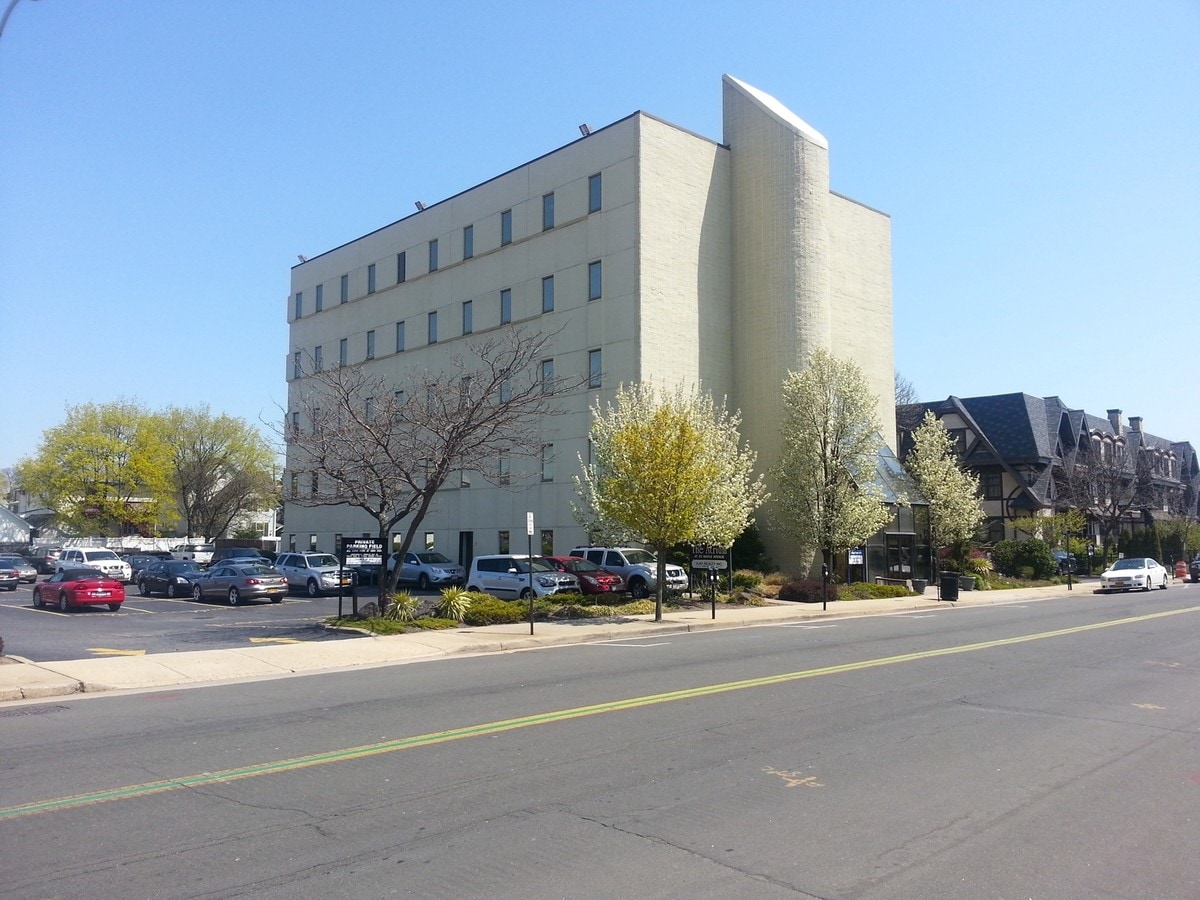 55 Maple Ave, Rockville Centre, NY 11570 | LoopNet