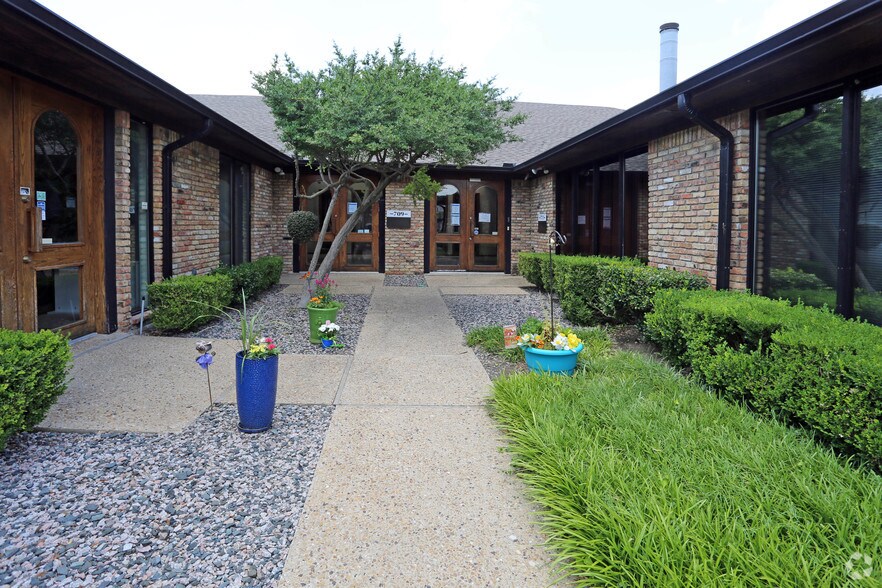 2001 N Collins Blvd, Richardson, TX for sale - Building Photo - Image 3 of 7