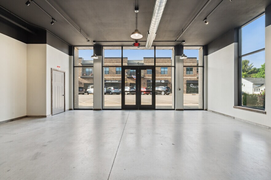 120 W Main St, Solon, IA for lease - Building Photo - Image 2 of 7