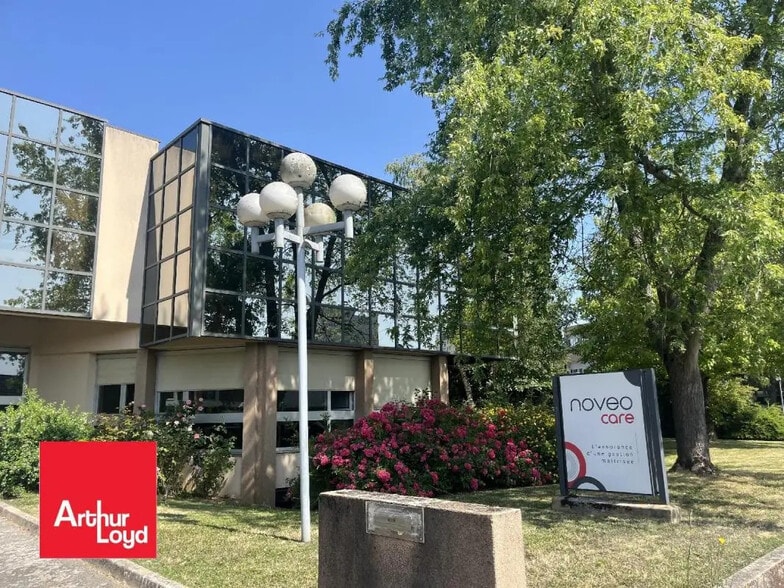 Office in Lucé for sale - Building Photo - Image 2 of 6