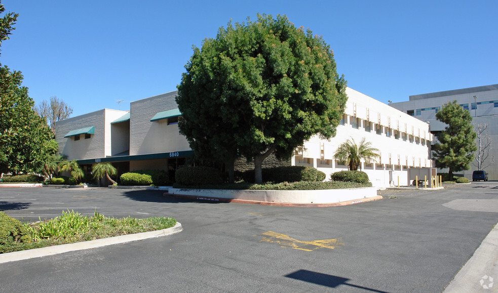 6840-6850 Sepulveda Blvd, Van Nuys, CA for lease - Building Photo - Image 3 of 5