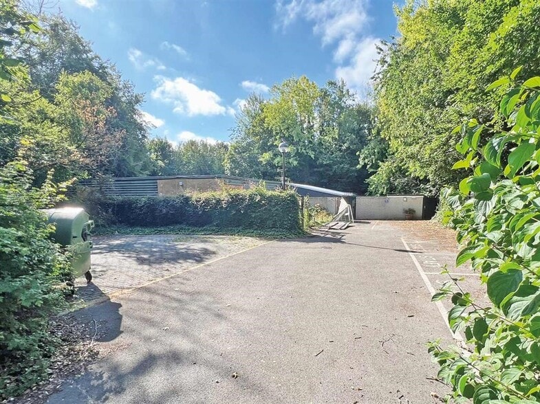 Pack Ln, Basingstoke for sale - Primary Photo - Image 1 of 9