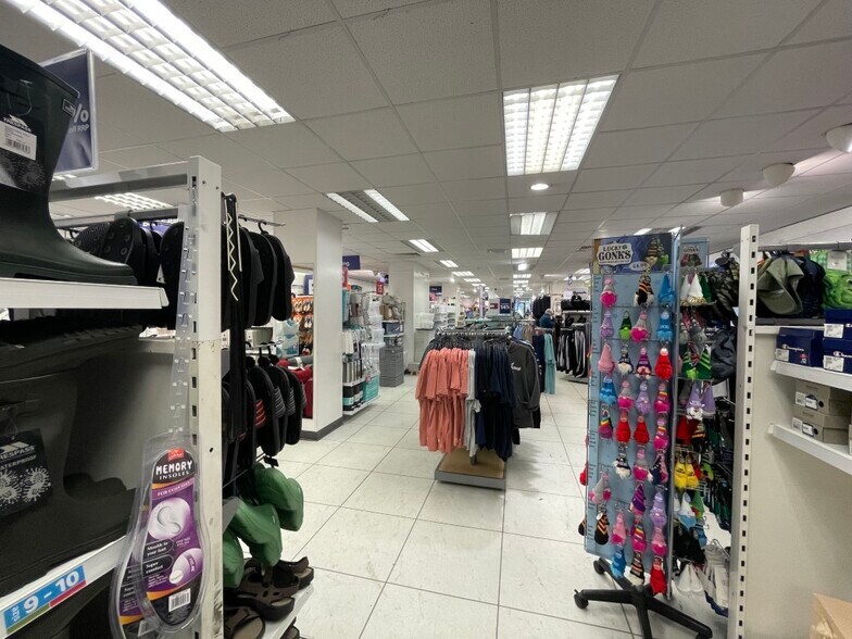 63 High St, Nairn for lease - Interior Photo - Image 2 of 5