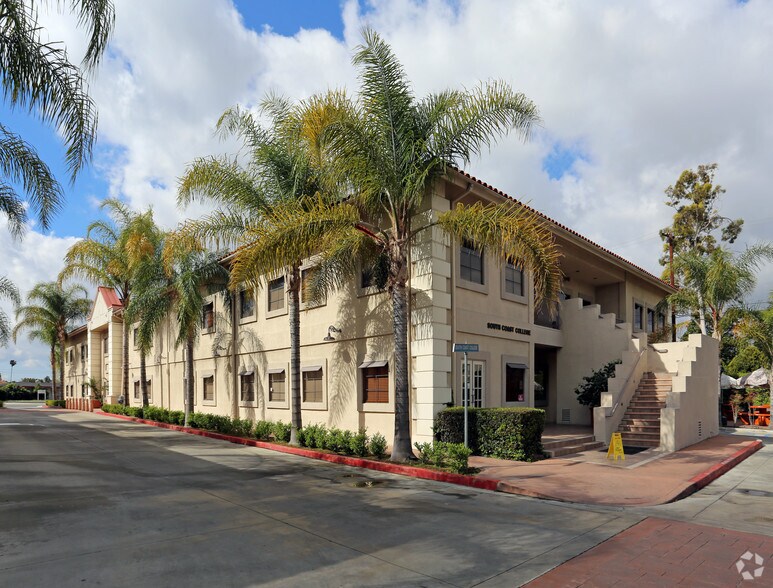 2011 W Chapman Ave, Orange, CA for sale - Building Photo - Image 3 of 5
