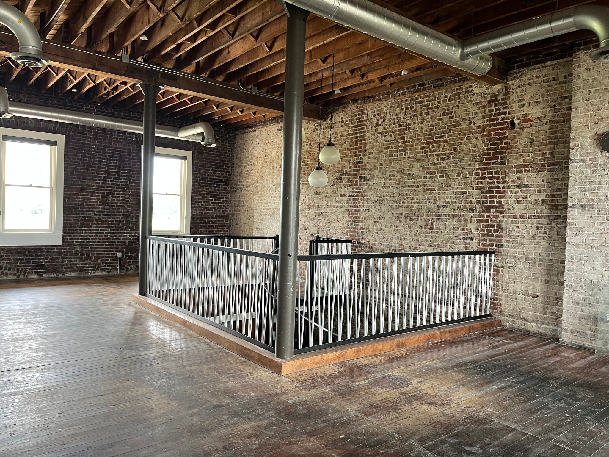 5719 Lawton Loop East Dr, Indianapolis, IN for lease Interior Photo- Image 1 of 8