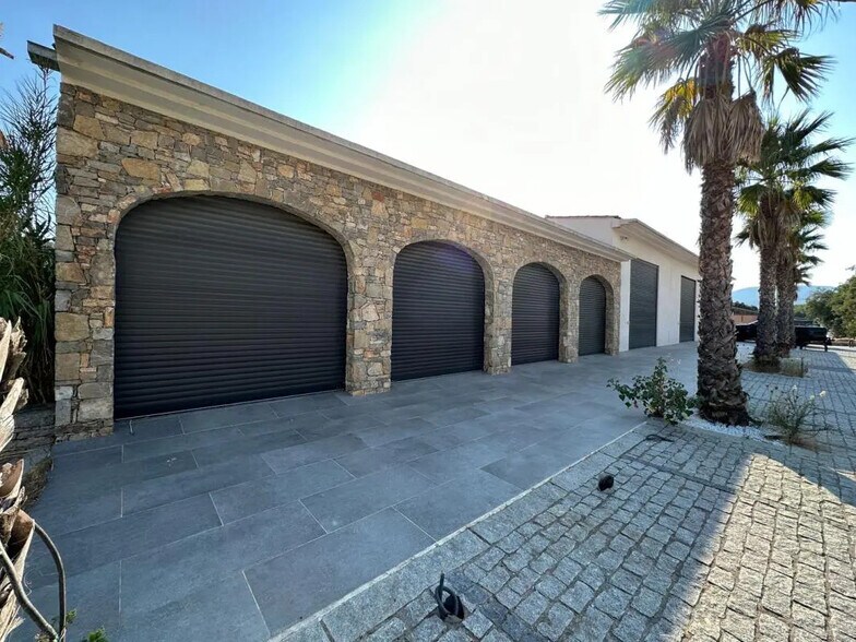 Flex in Sainte-Maxime for lease - Building Photo - Image 3 of 4