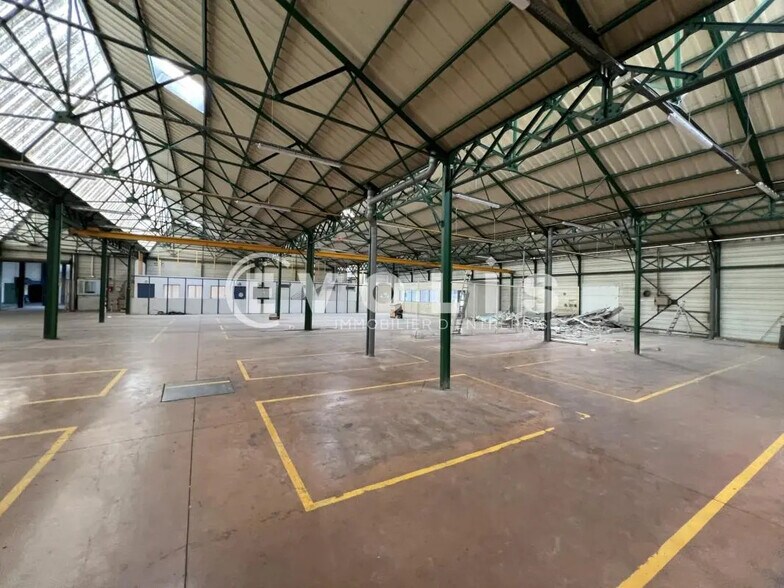 Flex in Bagnolet for lease - Building Photo - Image 3 of 14