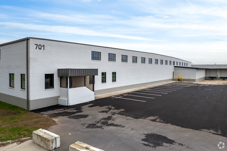 3600 N Santa Fe St, Wichita, KS for sale - Primary Photo - Image 1 of 4