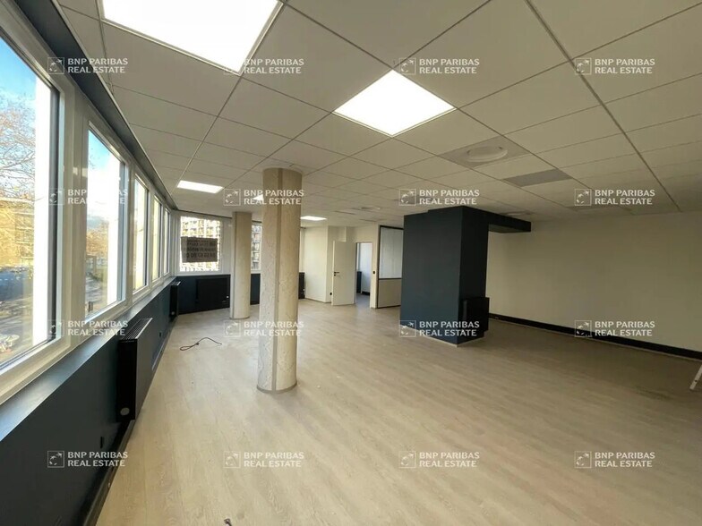 Office in Chambéry for lease - Interior Photo - Image 3 of 18