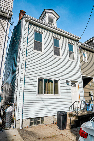 5111 Carnegie St, Pittsburgh, PA for sale - Primary Photo - Image 1 of 1