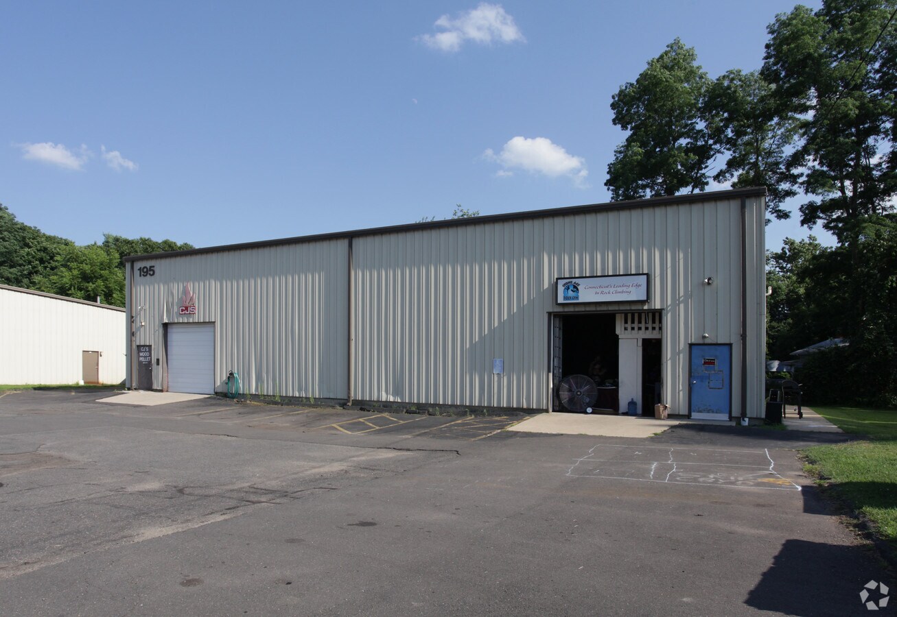 195 Adams St, Manchester, CT 06042