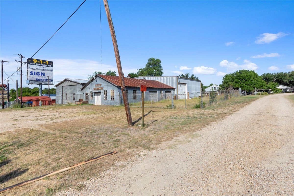 110 S Highway 95, Little River Academy, TX 76554