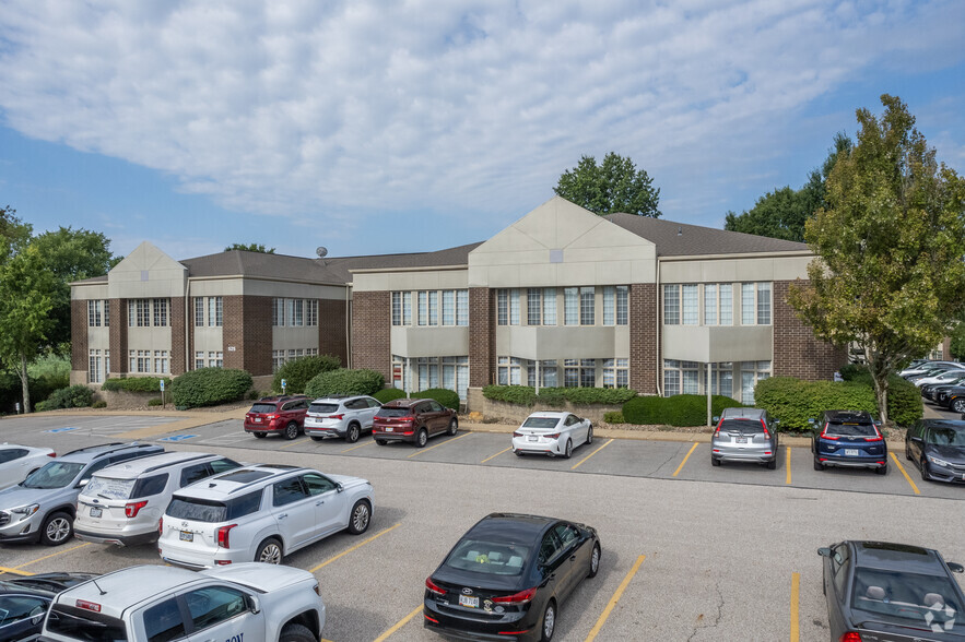 525 N Cleveland-Massillon Rd, Akron, OH for lease - Primary Photo - Image 1 of 7