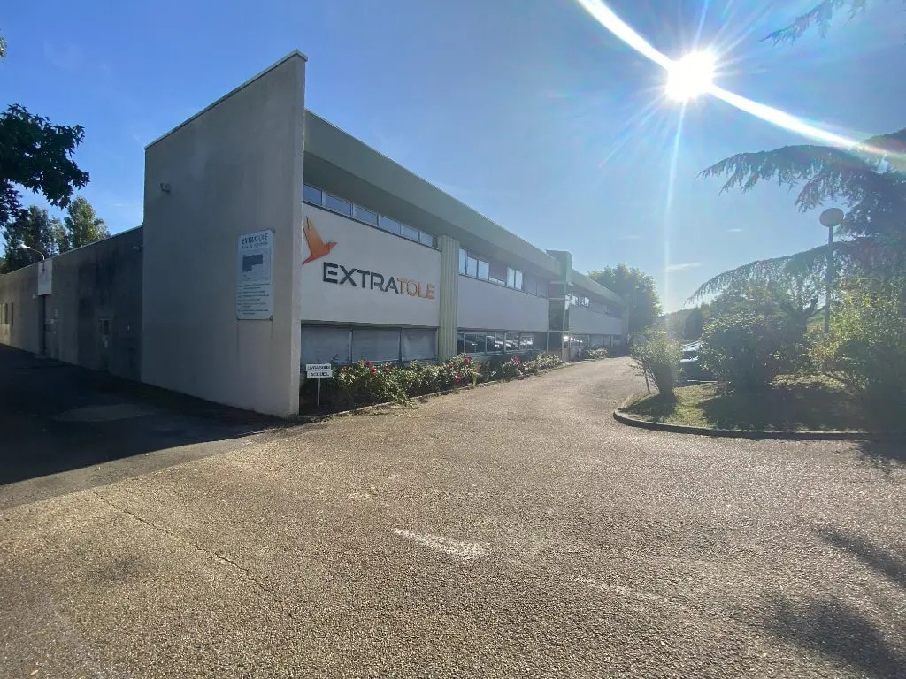 Flex in La Roche-Vineuse for lease Building Photo- Image 1 of 15