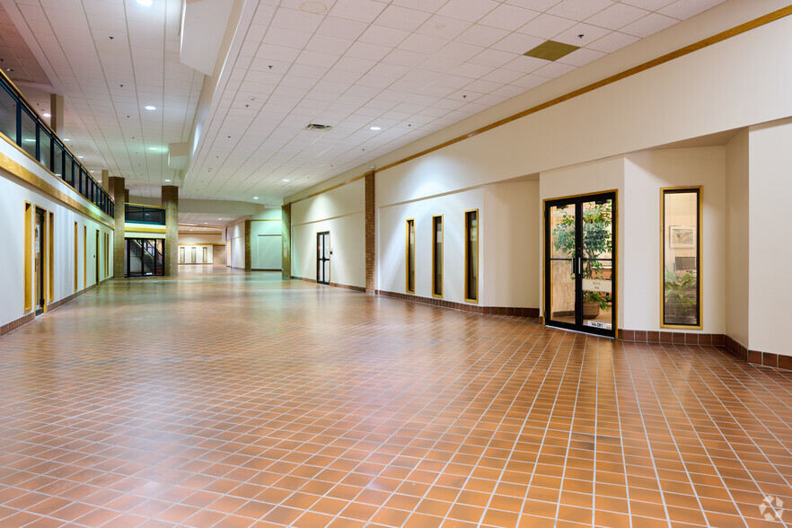 300 Main St, East Rochester, NY for lease - Interior Photo - Image 2 of 23