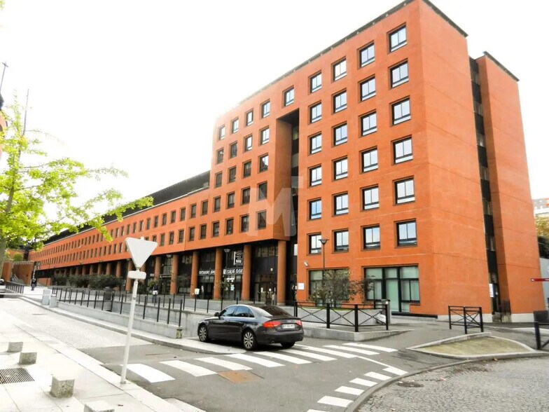 Office in Évry-Courcouronnes for lease - Building Photo - Image 2 of 12