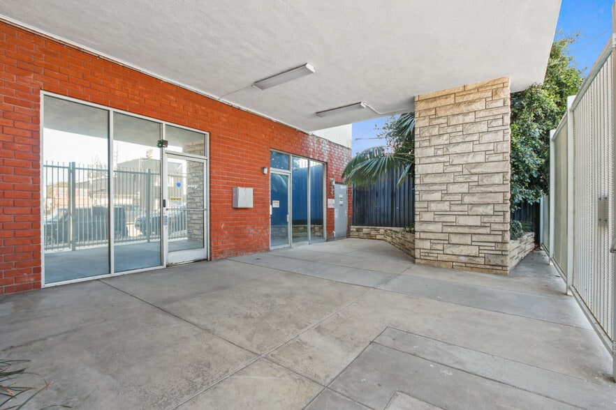 2311, 2317 and 2327 Pontius Avenue portfolio of 3 properties for sale on LoopNet.com - Building Photo - Image 2 of 18