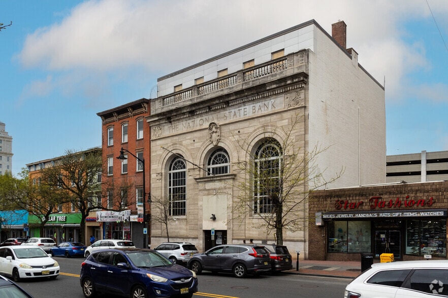 66-70 Broad St, Elizabeth, NJ for lease - Building Photo - Image 2 of 3